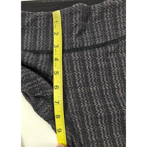 Lululemon 2 / 4 (?) black grey zigzag stretch capri leggings active gym run - Picture 5 of 6